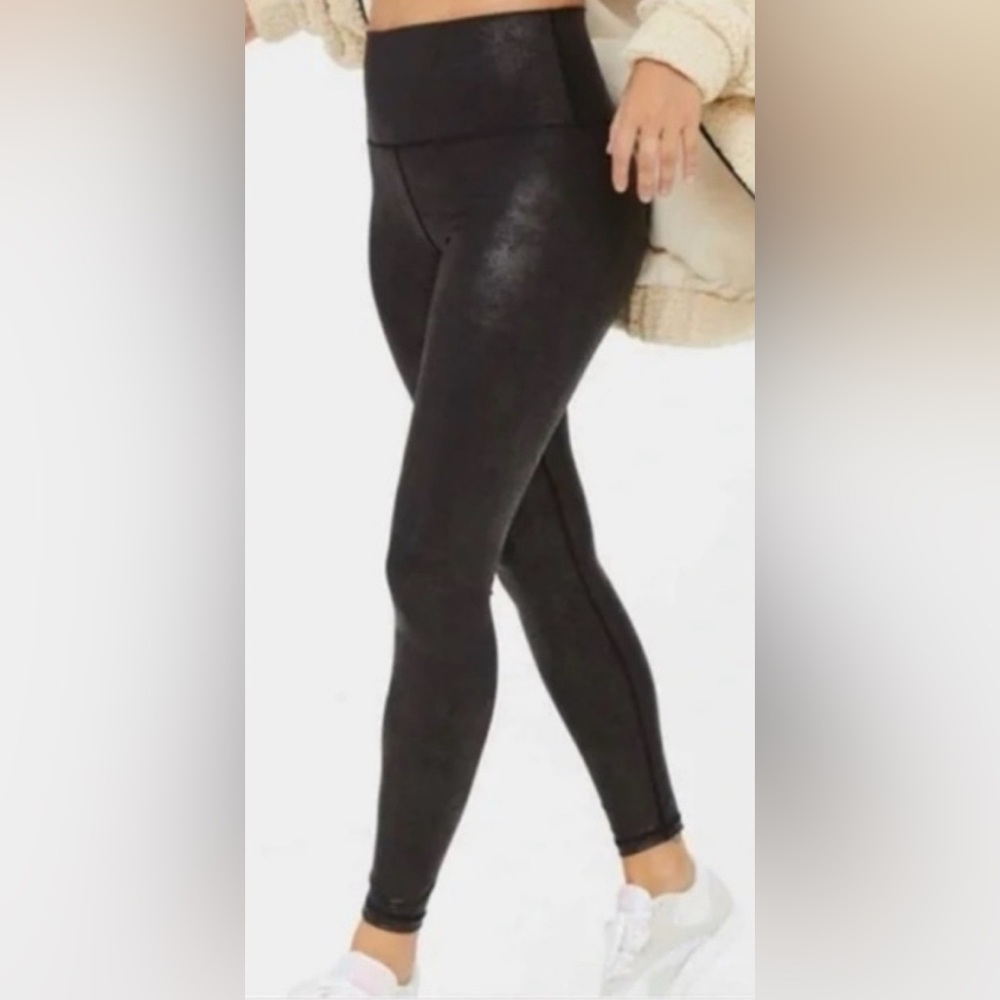 Aerie Women’s Medium Leggings Chill Play Move Faux Leather Metallic Coated Black